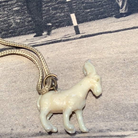 VINTAGE 1940s CRACKER JACK CELLULOID PRIZES (4) horse, donkey horseshoe Pegasus* - Picture 4 of 10